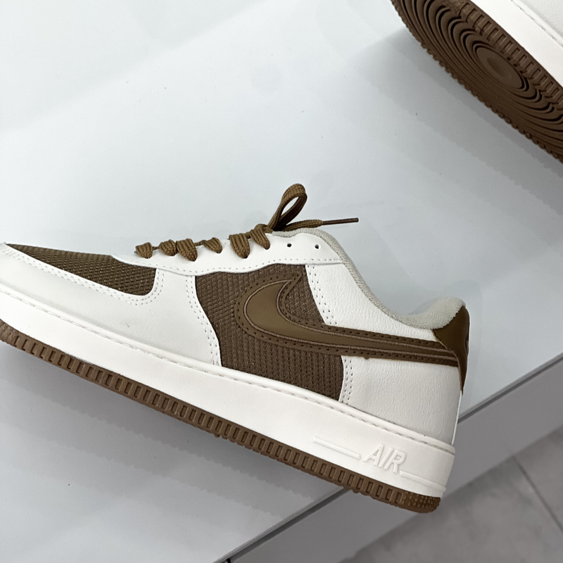 Air Force 1 - Off / Marrom